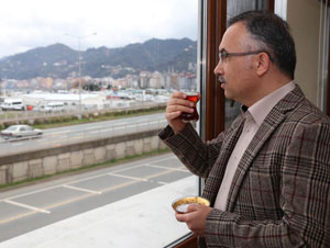 Rize Valisi Çeber'den “En Güzel Çay İçen Rizeli” Fotoğraf Yarışması