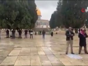 Kudüs’te Korona Salgını Nedeniyle Cuma Namaz Kılanların Sayısı Azaldı