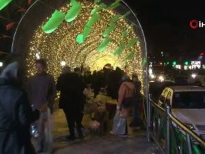 İran’da Tüm Uyarılara Rağmen Halk Sokağa Çıkmaya Devam Ediyor