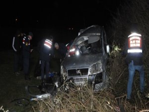 Samsun'da hafif ticari araç devrildi: 1 ölü, 2 yaralı