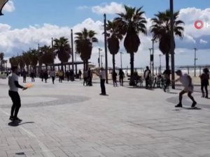 İsrail’de Halk Sokağa Çıkma Yasağına Uymuyor