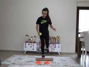 Evde Kalmaları Spor Yapmalarına Engel Olamadı
