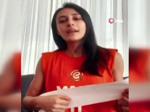 Simge Aköz, Evde Kalanlara Moral Vermek İçin Şarkı Söyledi