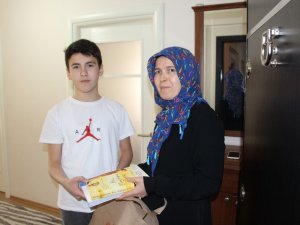 Trabzon’da Bir Kitapevinden İlginç ‘Evdekal’ Kampanyası