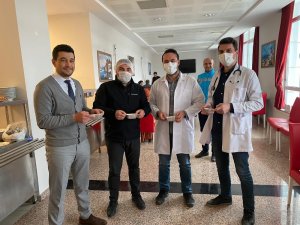 Gümüşhane’de Sağlık Çalışanlarına Enerji Deposu Pestil Herlesi İkram Edildi