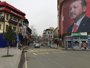 Rize'de Atatürk ve Cumhuriyet Caddelerinde Park Yasağı Uygulaması Başladı