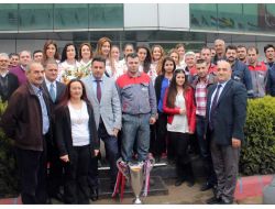 Şampiyon Voleybolcular Hekimoğlu'nu Ziyaret Etti