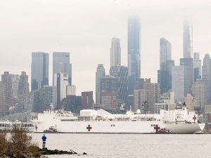 Bin Yataklı Hastane Gemisi New York’a Ulaştı