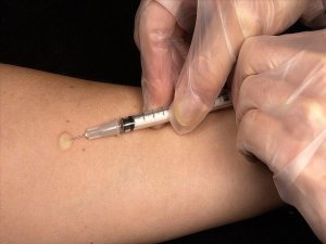 Kovid-19'a karşı çalışmaları sürdürülen aşı, eylüle kadar insanlar üzerinde denenmeye başlanacak