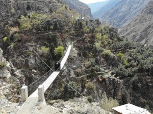 Bu Köy Kendinden İzole