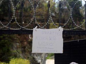Bu Köy Kendinden İzole