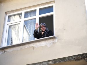 "Biz Bize Yeteriz Türkiyem" Kampanyasına Altınlarını Bağışladı