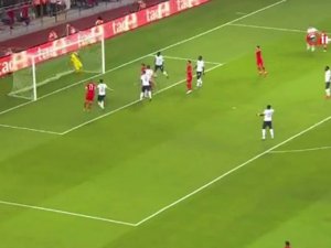 Bakan Kasapoğlu’ndan ’Evde Kal’ Videosu