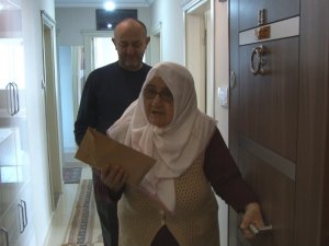 77 Yaşındaki Hatice Nineden Duygulandıran Bağış