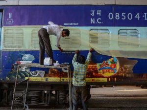 Hindistan’da Tren Vagonları Karantina Merkezine Dönüştürüldü