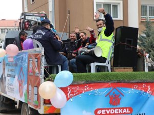 Evden Çıkamayanlara Seyyar Konser