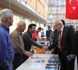 Vali Çakır'dan Üniversite ve Meslek Tanıtım Fuarına Ziyaret