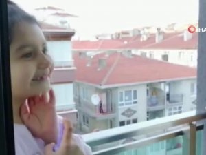 Çocukların Balkondan Balkona Oyun Keyfi