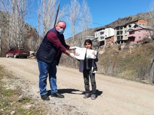 Köy Okulu Öğretmenleri Öğrencilerini Yalnız Bırakmadı