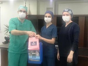 Rize'de Pandemi Hemşiresi Kovid-19'u Yendi Görevine Döndü VİDEO HABER