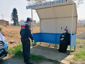 Jandarma Trabzon Kırsalında Vatandaşları Sokağa Çıkma Konusunda Uyarıyor