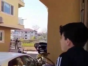 Sokağa Çıkamayan Çocuklar Balkonlarda Eğlendi