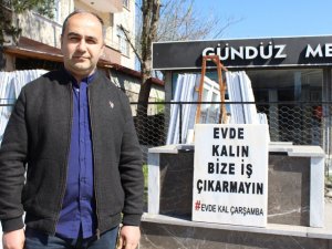 Mezar Taşı İle İlginç "Evde Kal" Çağrısı