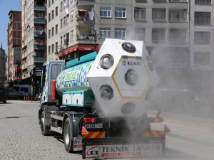 Koronavirüs Savaşçısı 'Mikronsis' Aracı Rize'nin Cadde ve Sokaklarında