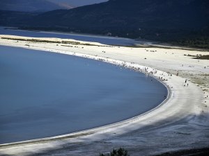 Türkiye’nin Maldivleri Olarak Bilinen Salda Gölü Ziyarete Kapatıldı