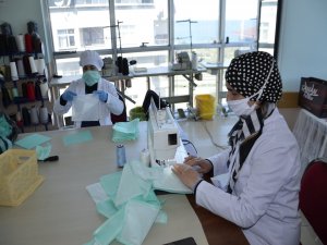 Rize HEM Ekibi Gönüllü Olarak Maske Üretimini Sürdürüyor
