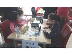 Eraslan Kardeşler Yine Satrançta Başı Çekti