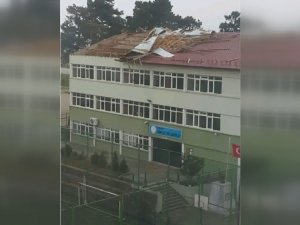 Görele’de Fırtına Nedeniyle Okulun Çatısı Uçtu
