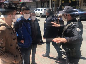 Sosyal Mesafe Denetiminde İlginç Diyalog