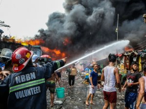 Filipinler’de Gecekondu Mahallesinde Yangın: 500 Aile Evsiz Kaldı