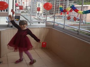 Rize’de Minik Hilal’den 23 Nisan Kutlamalı “Evde Kal Türkiye” Mesajı