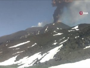 İtalya’daki Etna Yanardağı Yeniden Harekete Geçti