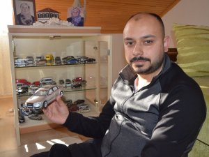 Oyuncak Araba Koleksiyonuna Servet Harcadı