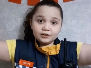 Küçük Elif Tüm Çocukları 23 Nisan’ı Evlerinde Kutlamaya Davet Etti