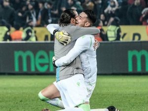 Trabzonsporlu Oyunculardan Duygusal Paylaşım
