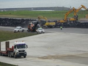 Trabzon Havalimanı Pisti Uçuşlara Kapatılarak Onarıma Alındı