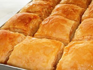 Adını Yöre İnsanından Alan Börek Görünümlü Tatlı: Laz Böreği