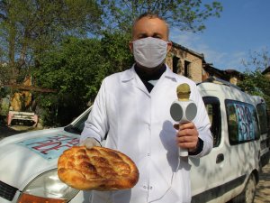 Karaoke Mikrofonu İle Pide Sattı, Herkesin İlgi Odağı Oldu