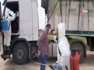 İdlib Girişinde Tüm Araçlar Dezenfekte Ediliyor