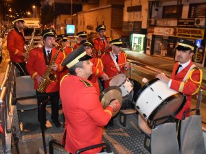 156 Yıldır Sahura Bando Şarkıları İle Uyanıyorlar