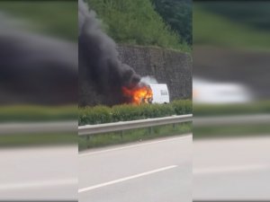 Giresun’da Hareket Halindeki Minibüs Alev Alev Yandı
