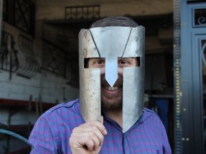 Trabzon’da Demirden Maketler Yapan Usta Korona Virüs İçin De Miğfer Yaptı