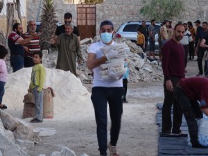 Halep’te Siviller Enkaz Yığınları Arasında İftar Yaptı