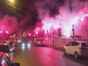 Taraftarlardan Balkonda Kutlama