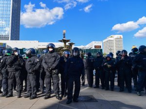 Almanya’da Korona Kısıtlamaları Protesto Edildi