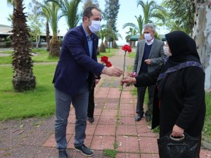 Başkan Ekim, Anneler Günü’nü Unutmadı